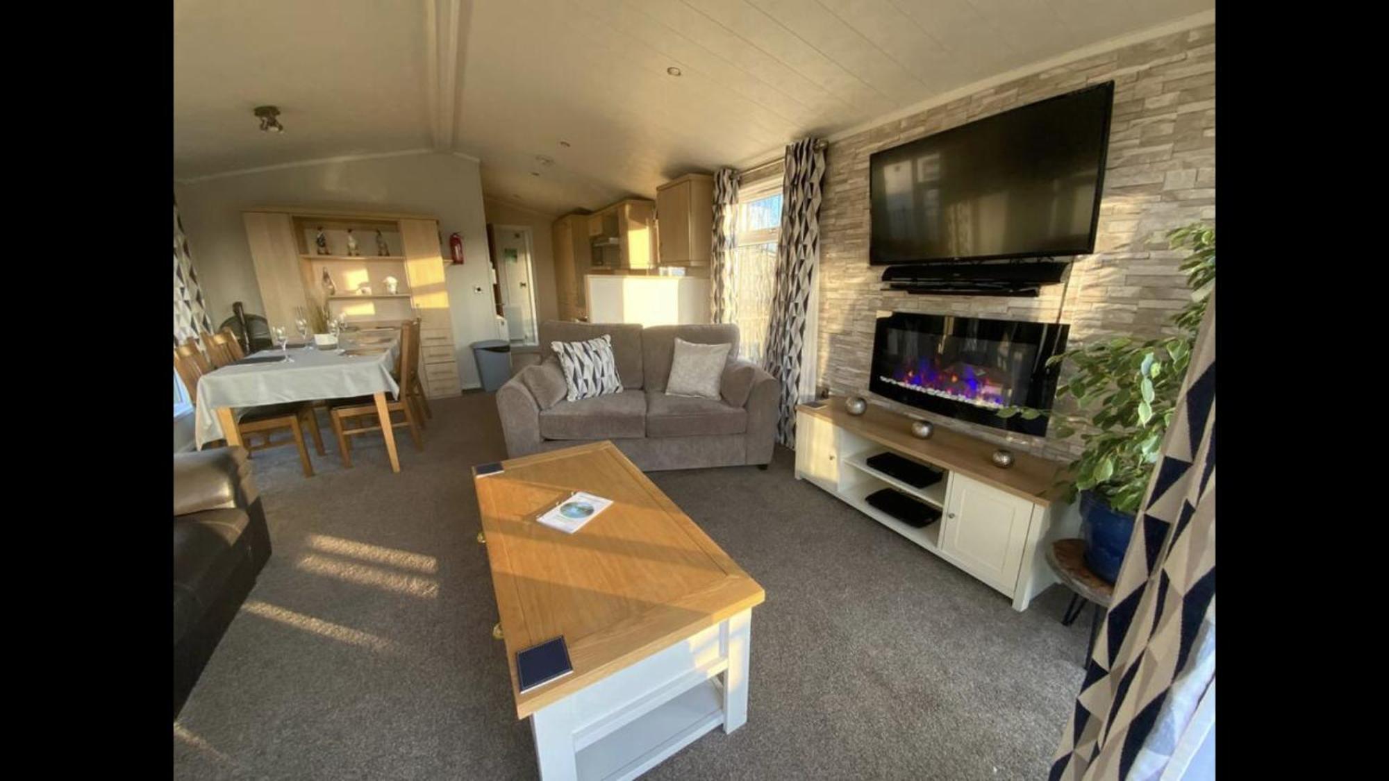 Bumblebee Lodge Tydd St. Giles Exterior photo