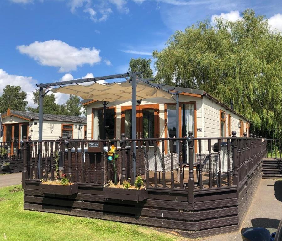 Bumblebee Lodge Tydd St. Giles Exterior photo
